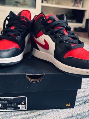 Nike Kids Black Red White Low-Top Sneakers with Swoosh